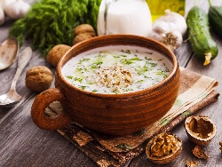 Пасиран таратор с краставици, копър, чесън и орехи (студена крем супа) - снимка на рецептата